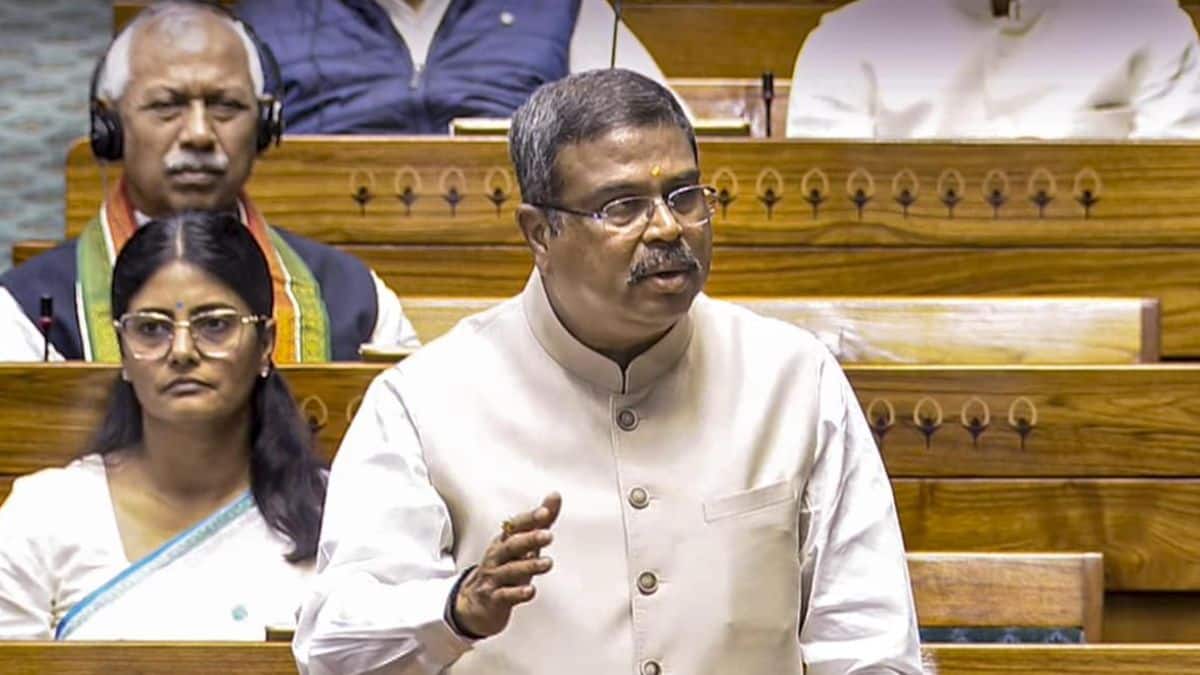 मंत्रालय ने संसद में सभी जरूरी डेटा पेश किया और स्कूलों की स्थिति के बारे में राज्यवार जानकारी साझा की। (इमेज-संसद टीवी पीटीआई के माध्यम से)