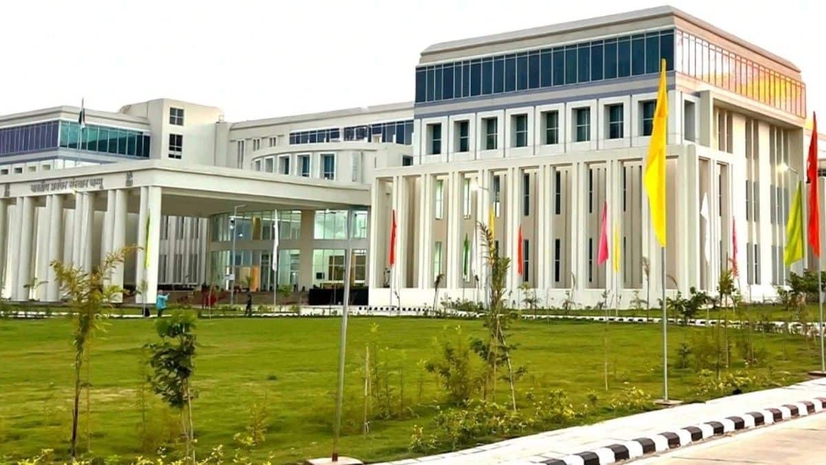 IIM Jammu launches Basohli painting workshop featuring GI-certified women artists (Image: Official)