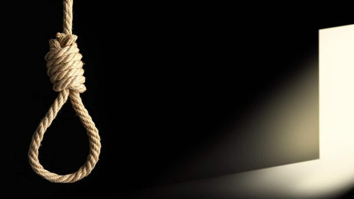 Class 10 student in Thane district hangs himself from a tree near ashram school. (Image source: Freepik)