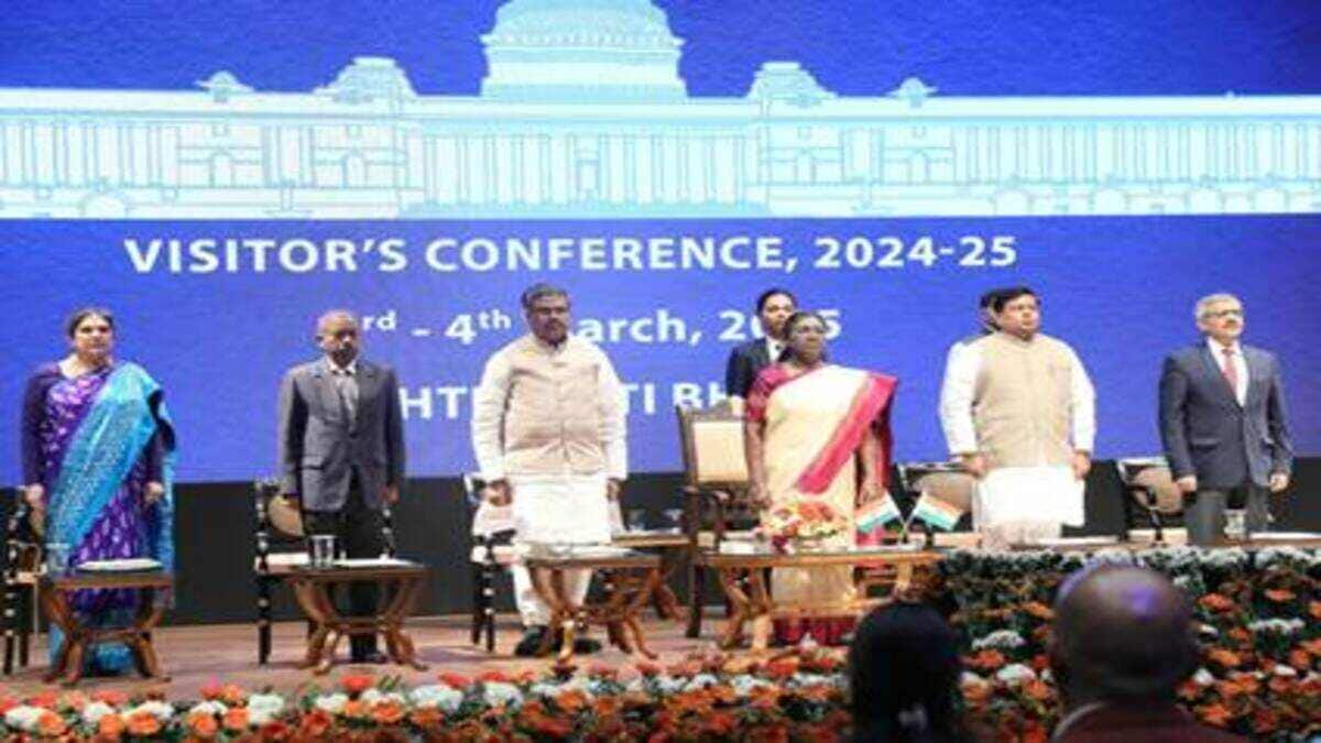 Visitor’s Conference at Rashtrapati Bhavan. (Image: PIB official webiste)