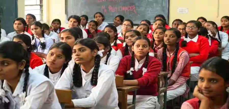 बिहार बोर्ड परीक्षा के नियमों के अनुसार, छात्रों को जूते और मोजे पहनने की अनुमति नहीं है। (प्रतीकात्मक-पिक्सल)