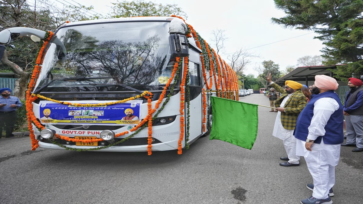 Punjab CM Mann flagged off a batch of 72 teachers for training in Finland. (Image source: Punjab CM X official account)