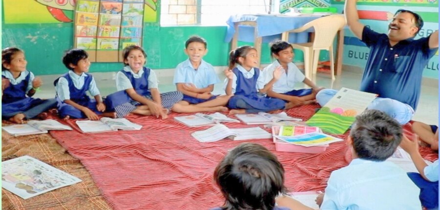 सीबीएसई ने पुराने और नए सिलेबस के बीच समन्वय स्थापित करने के लिए ब्रिज कोर्स शुरू करने के निर्देश दिए हैं। (इमेज-X/@EduMinOfIndia)