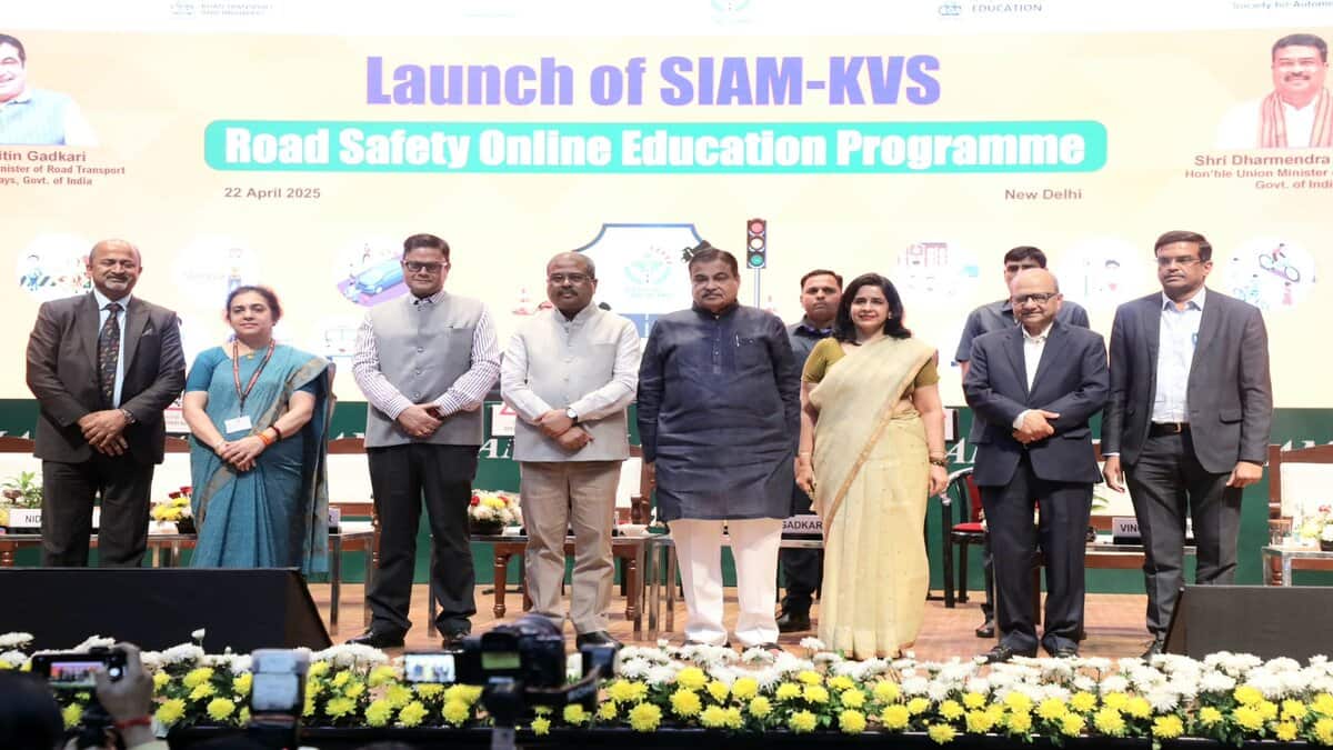 Minister also suggested for incorporating courses on energy conservation awareness in schools. (Image: official X account/Dharmendra Pradhan)