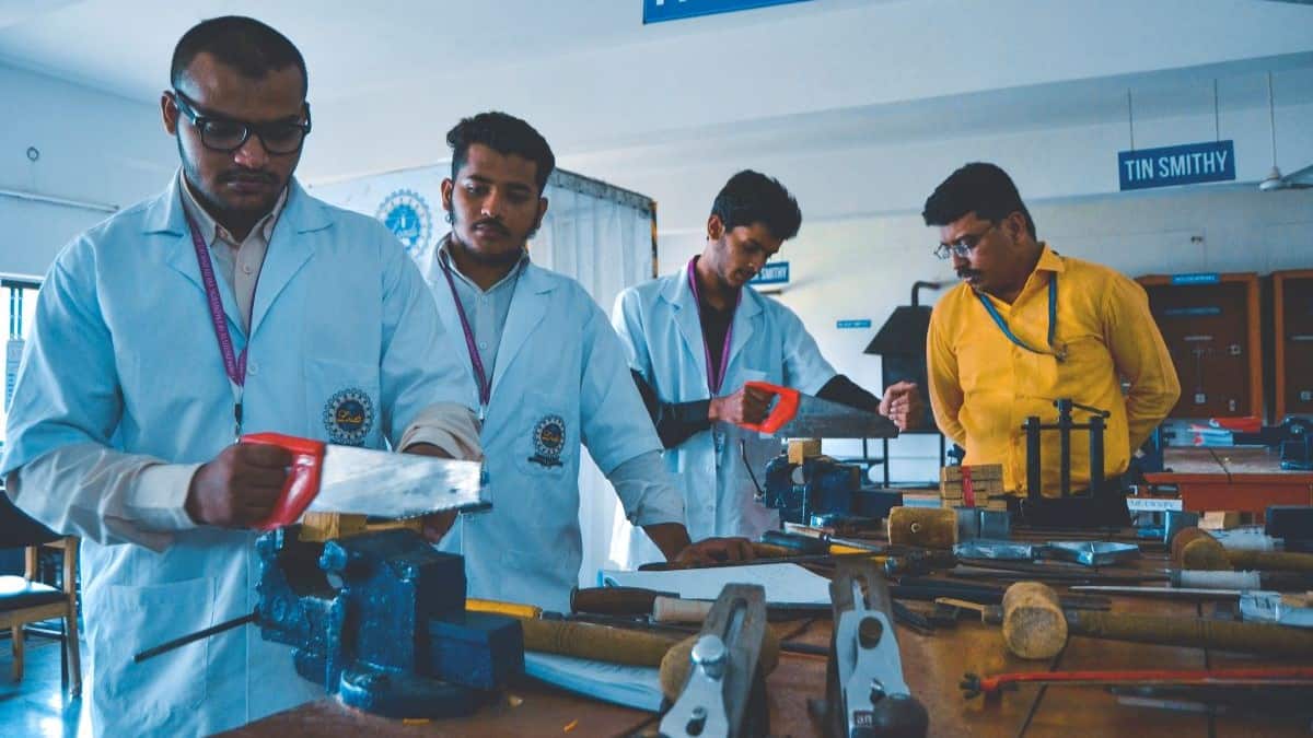 Teaching select, specialised courses to a limited cohort, engineering face a few unique challenges in implementing NEP. (Image: Wikimedia Commons)