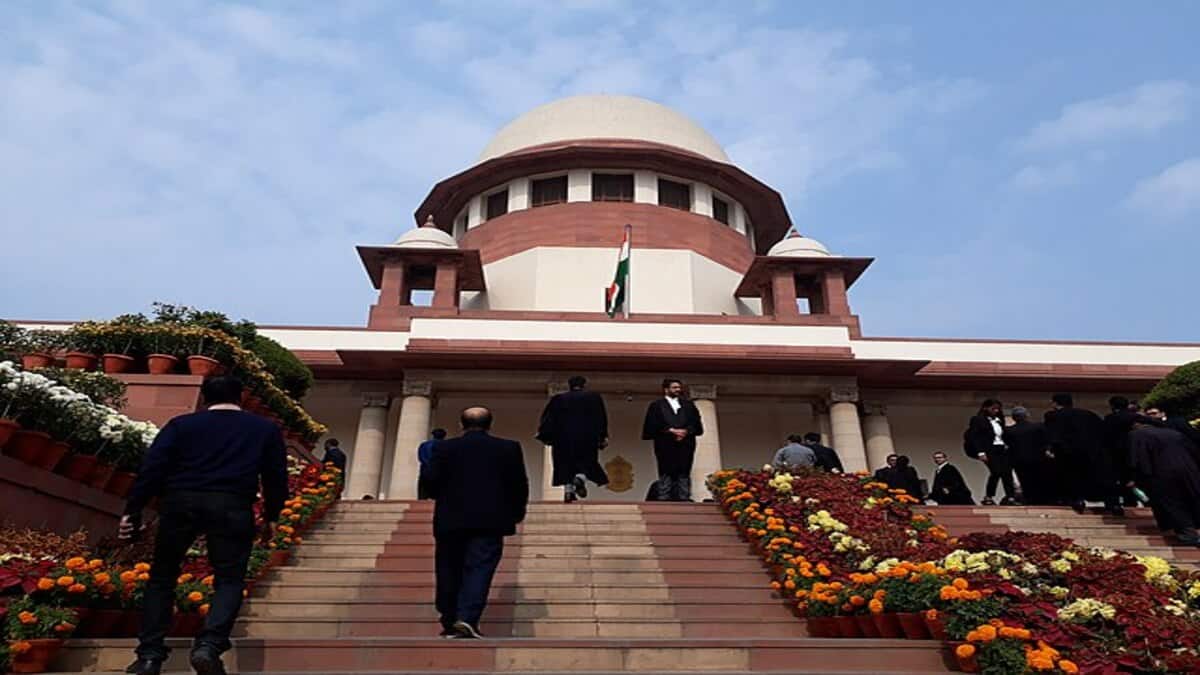 "Why are you interfering in academic affairs? Why should BCI decide curriculum, etc., of law colleges," the Supreme Court said. (Image source: Wikimedia Commons)
