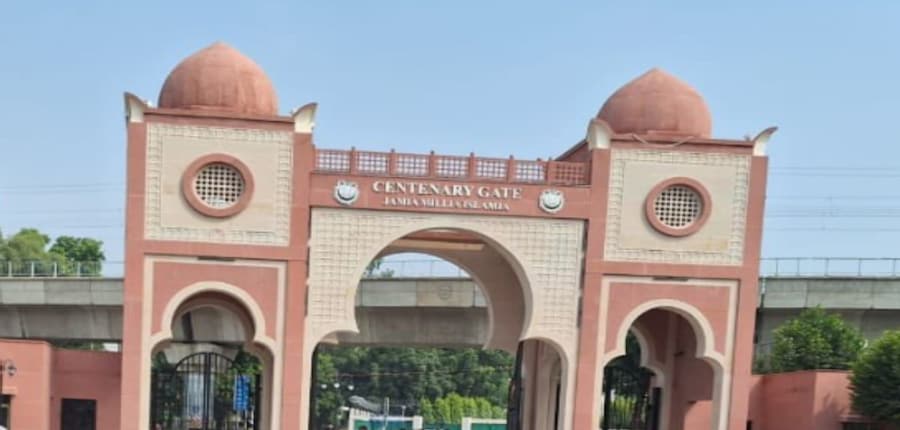 वक्फ (संशोधन) विधेयक 2025 पारित होने पर जेएमआई समेत शैक्षणिक संस्थानों में सुरक्षा बढ़ा दी गई है। (स्त्रोत- एक्स/JMI)