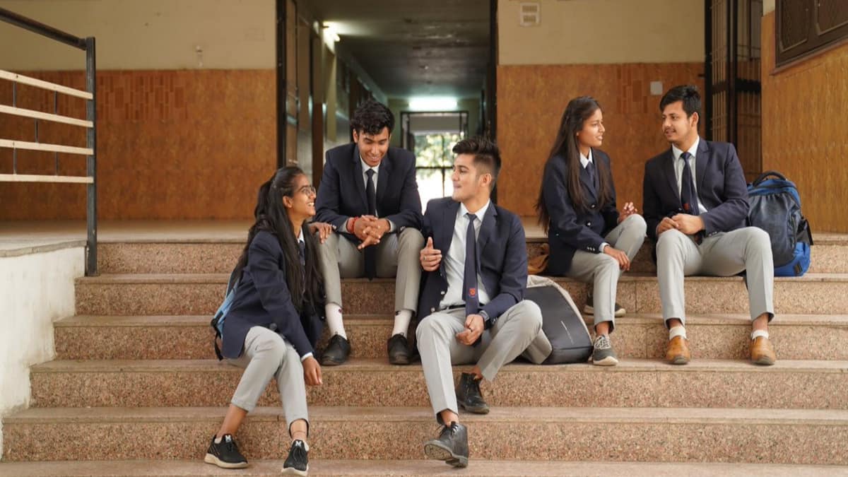 Engineering students with low JEE Main ranks, English medium background are filling up Hindi BTech seats