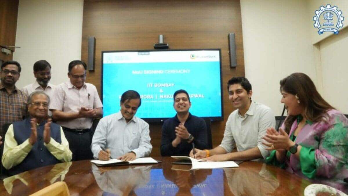 IIT Bombay alumni donate Rs 100 to their alma mater. (Image: IIT Bombay official LinkedIn account)