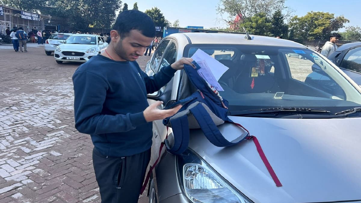 Candidates must carry TS EAMCET hall ticket and application form 2025 to the exam centre. (Representational image: Careers360)