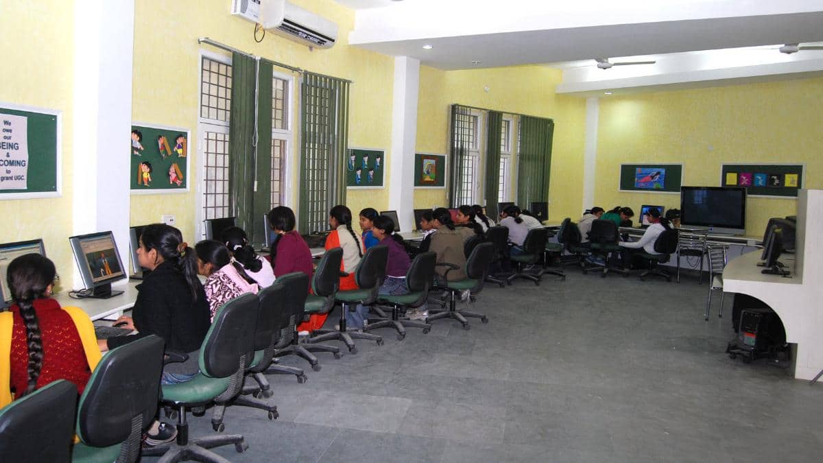 How Many CUET UG 2025 Admit Cards Should I Carry On the Exam Day?