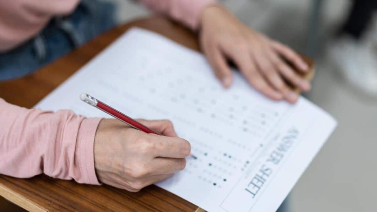 MHT CET 2025 Answer Key Live: PCM, PCB answer sheet soon at cetcell.mahacet.org; cutoff updates