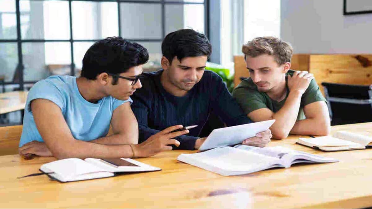 एयूडी ने शैक्षणिक सत्र के लिए स्नातकोत्तर प्रवेश के लिए अपना ऑनलाइन पोर्टल लॉन्च किया। (प्रतीकात्मक-फ्रीपिक)