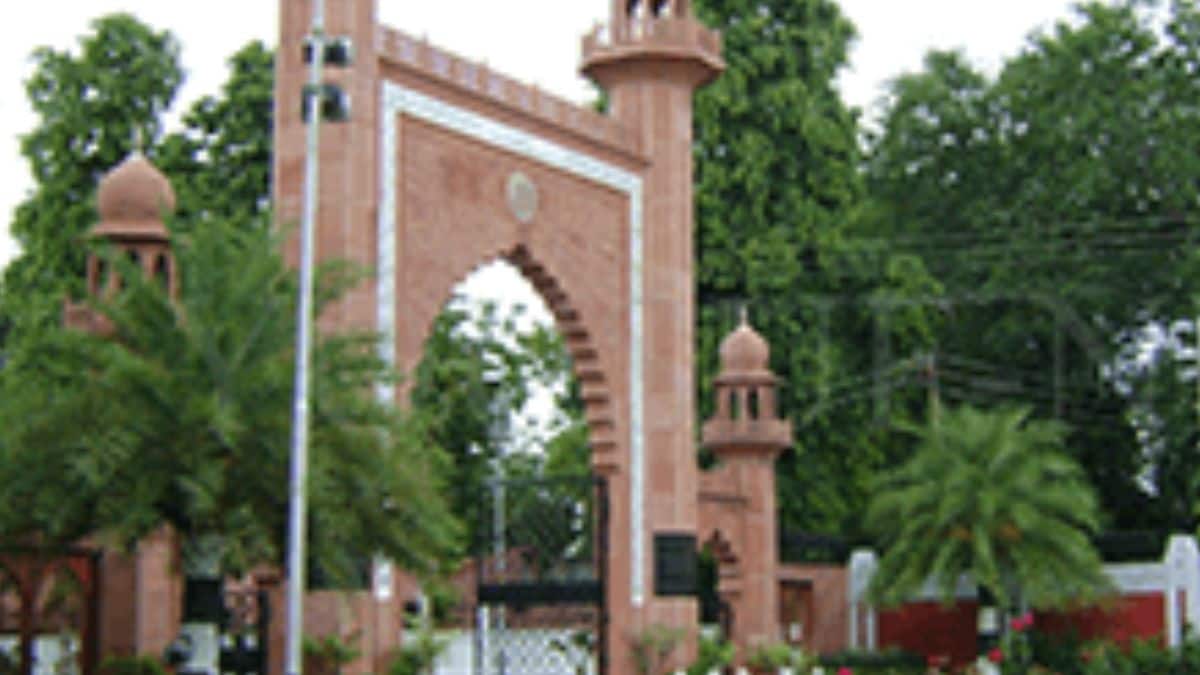प्रो नईमा खातून अलीगढ़ मुस्लिम यूनिवर्सिटी की पहली महिला कुलपति हैं। (स्त्रोत-आधिकारिक वेबसाइट)