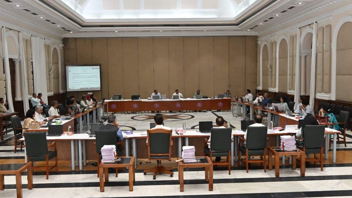 दिल्ली विश्वविद्यालय कार्यकारी परिषद की 1275वीं बैठक की अध्यक्षता कुलपति प्रो योगेश सिंह ने की।