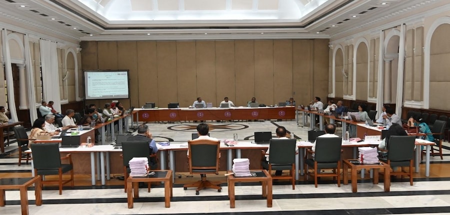 दिल्ली विश्वविद्यालय कार्यकारी परिषद की 1275वीं बैठक की अध्यक्षता कुलपति प्रो योगेश सिंह ने की।