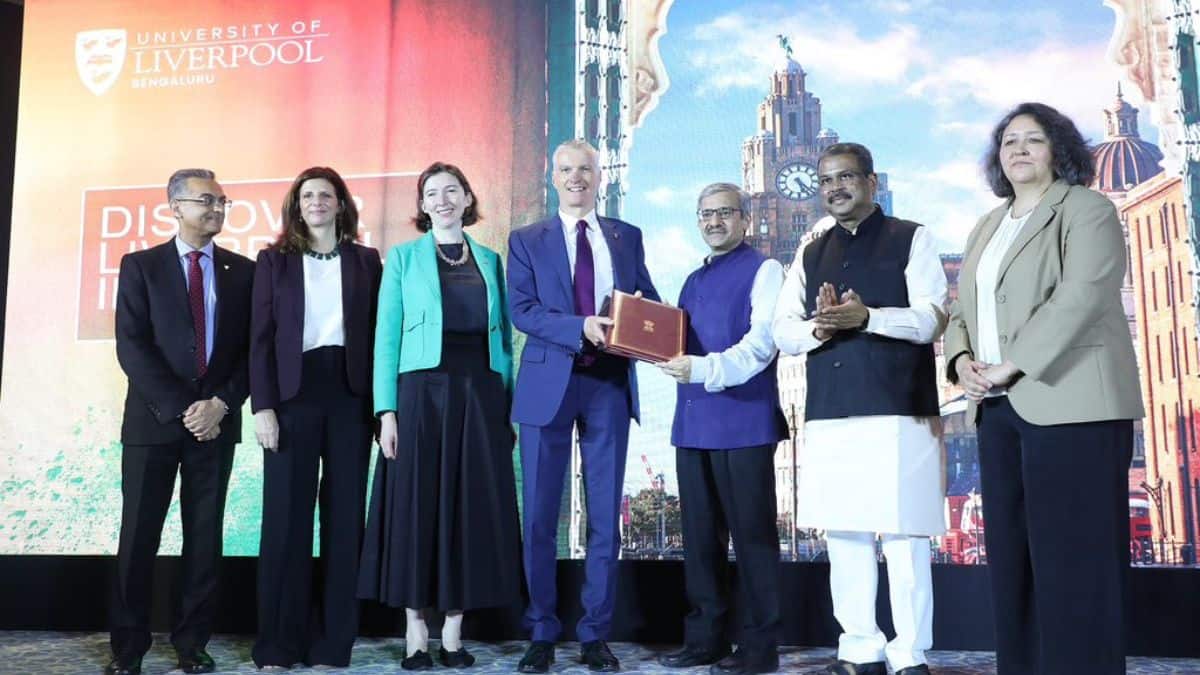 केंद्रीय शिक्षा मंत्री ने कहा कि लिवरपूल हमारे देश में अपनी उपस्थिति की घोषणा करने वाला चौथा विदेशी विश्वविद्यालय है। (इमेज सोर्स - @dpradhanbjp)