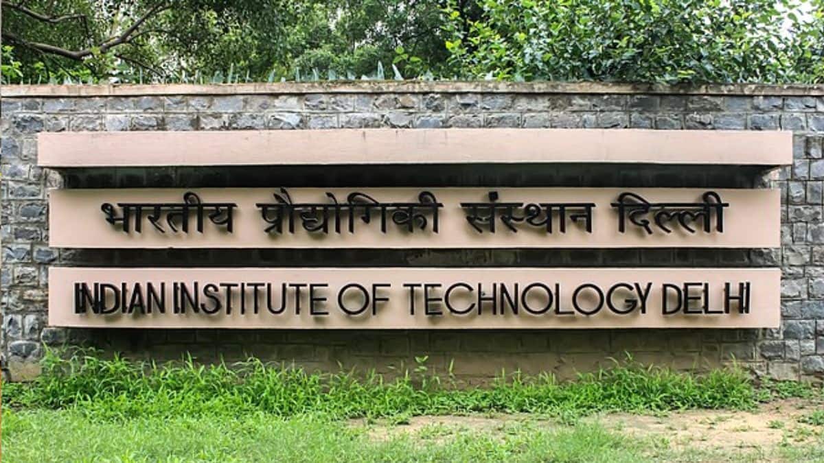 संस्थान के निदेशक प्रो. रंगन बनर्जी ने कहा कि आईआईटी दिल्ली के करिकुलम में सुधार 2022 से चल रही प्रक्रिया का परिणाम है। (प्रतीकात्मक-विकिमीडिया कॉमन्स)