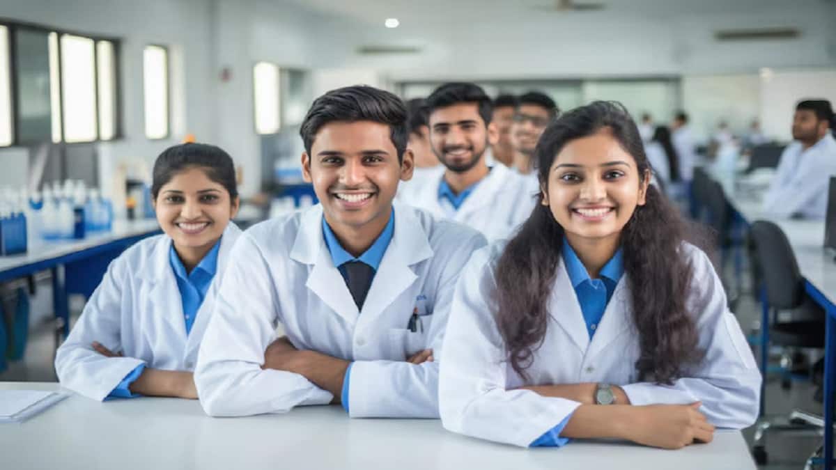 NEET PG 2025: MBBS graduates struggle to complete their bond-service due to limited posts in rural health care centres. (Representational image: Freepik)
