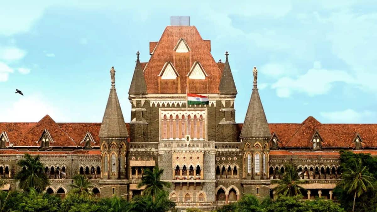 मुंबई उच्च न्यायालय ने जम्मू-कश्मीर की मूल निवासी छात्रा को तुरंत पुणे की यरवदा जेल से रिहा करने का आदेश दिया था। (स्त्रोत-आधिकारिक वेबसाइट/बॉम्बे एचसी)