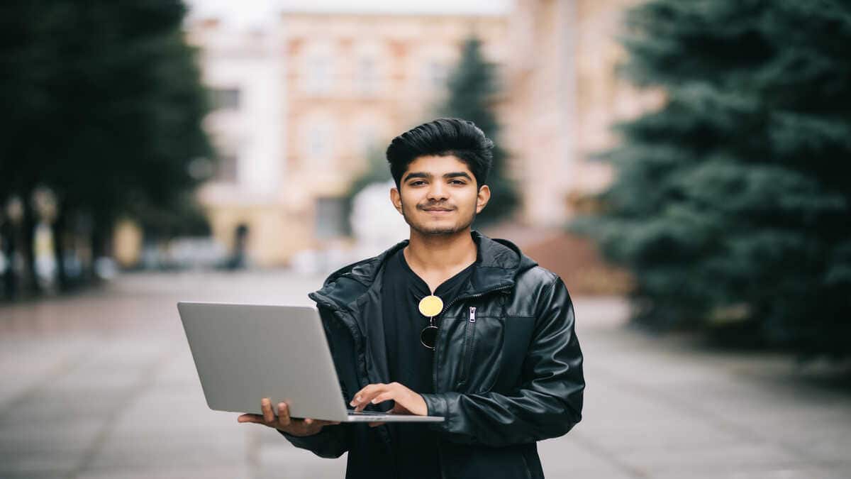 CM Rekha Gupta, education minister handed over the scholarships to students. (Representational Image: Freepik)