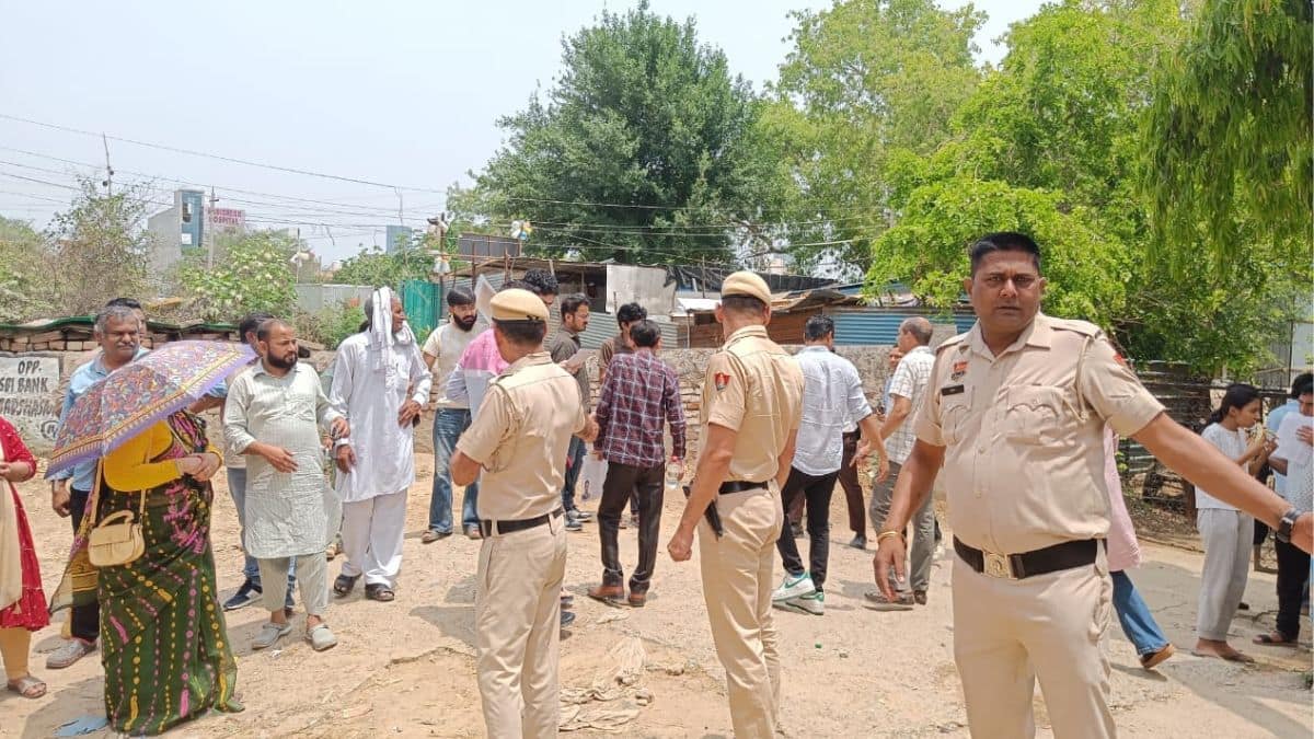 पुलिस आयुक्त ने बताया कि गिरोह मेडिकल कॉलेजों में प्रवेश का वादा करके मेडिकल उम्मीदवारों से पैसे लेता था। (इमेज- प्रतीकात्मक)