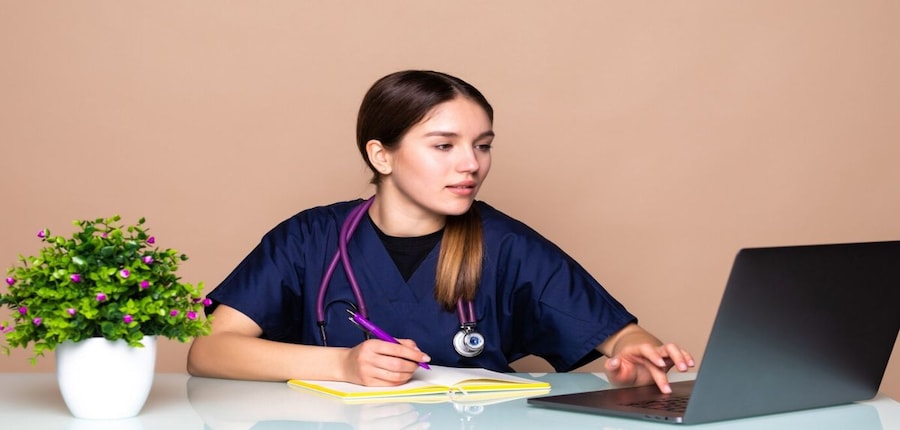 नीट रिजल्ट 2025 डाउनलोड लिंक neet.nta.nic.in पर सक्रिय किया जाएगा। (प्रतीकात्मक-फ्रीपिक)