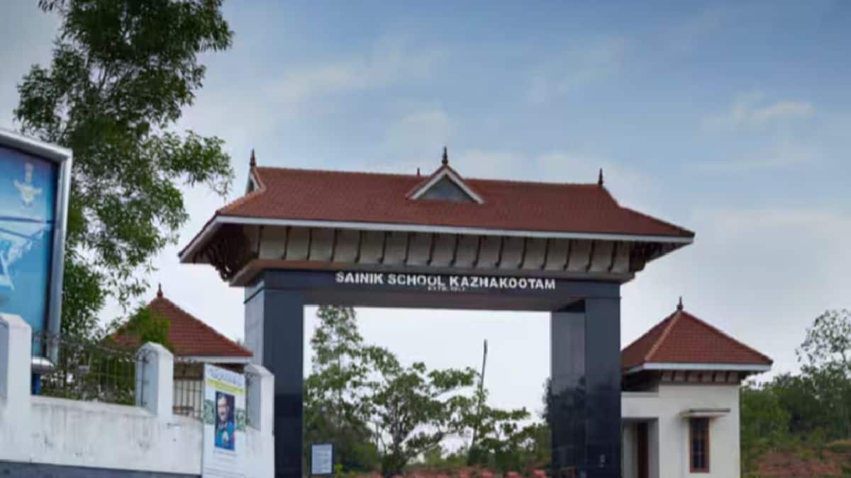 सैनिक स्कूल रिजल्ट 2025 कक्षा 6 और 9 (Sainik School Result 2025 in Hindi)  - एआईएसएसईई स्कोर कार्ड देखें