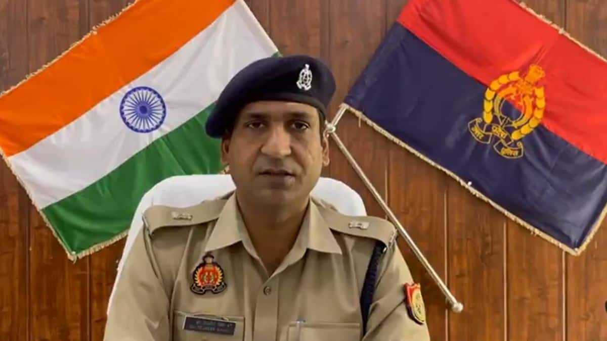 फर्जी अभ्यर्थी की गिरफ्तारी के संबंध में SPRA BSR ने वीडियो साझा कर मामले की पुष्टि की है। (स्त्रोत- एक्स/@bulandshahrpol)