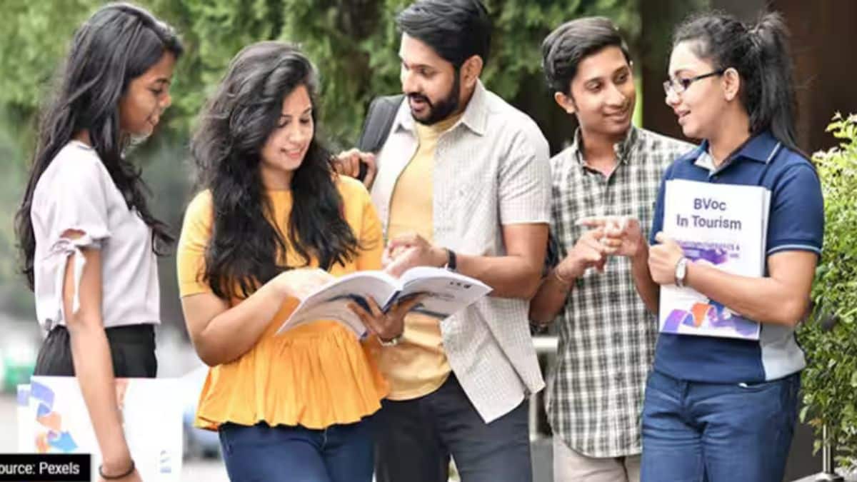 सीजी बोर्ड 12वीं टॉपर सूची 2025 (CGBSE 12th Topper List 2025 in hindi) - सीजीबीएसई टॉपर्स नाम, अंक, रैंक