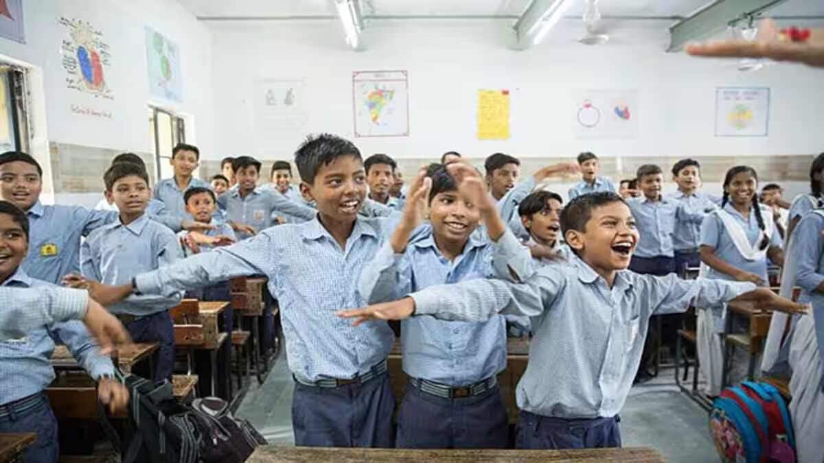 Delhi education minister flags off 'Sundays on Cycle' campaign