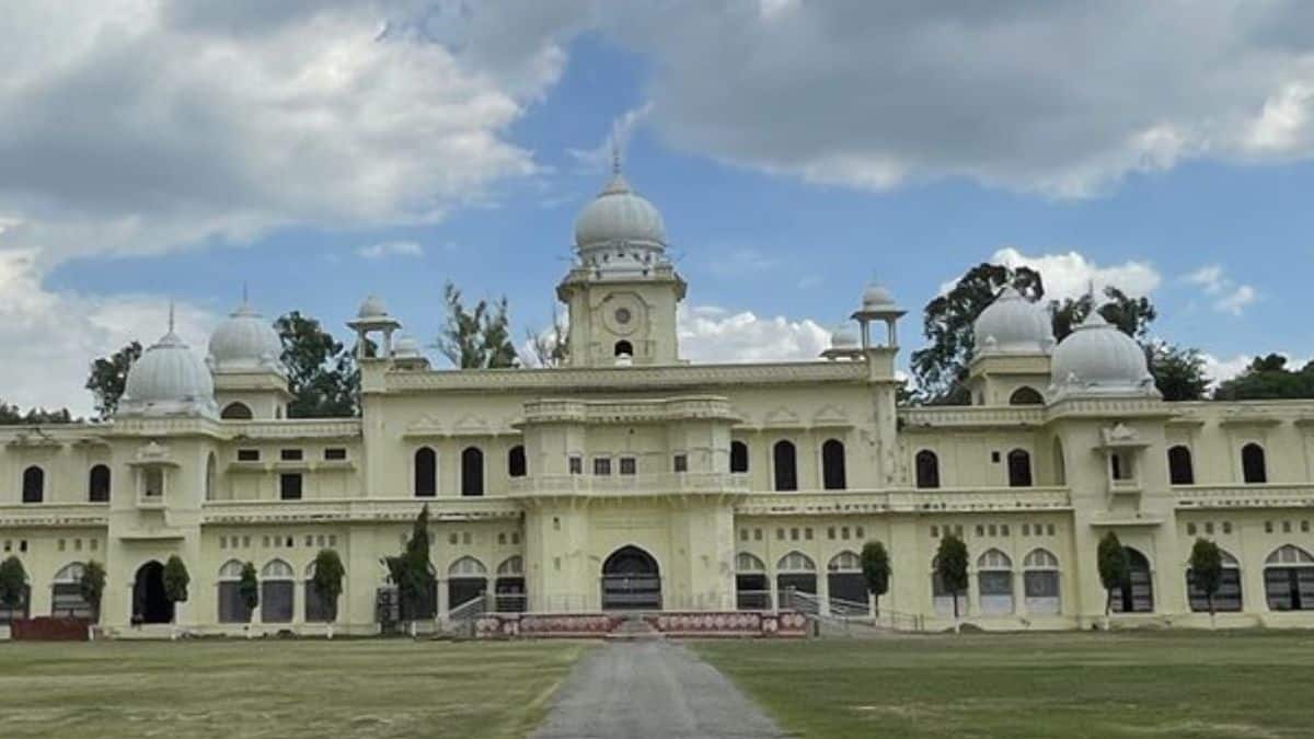 लखनऊ विश्वविद्यालय के दलित शोधार्थी को धमकी देने वाला भाजपा नेता पूर्व प्रधानमंत्री चंद्रशेखर का बेटा है। (स्त्रोत-आधिकारिक एक्स/एलयू