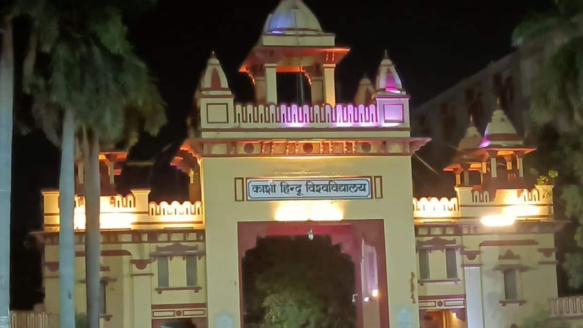 बीएचयू के स्वयं कार्यक्रमों के लिए परीक्षाएं अक्टूबर 2025 से शुरू होंगी। (इमेज - करियर्स360/अभय प्रताप सिंह)