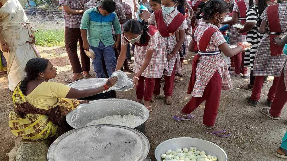 Mid-day meal scheme loses 36 lakh children in a year; 19 states, UTs asked to review