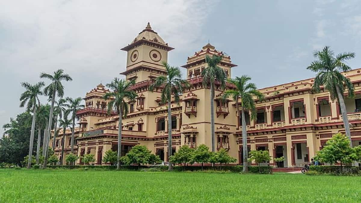 The number of job roles increased from 500 to 530 in 2024-25 IIT BHU placements. (Image source: Wikimedia Commons)