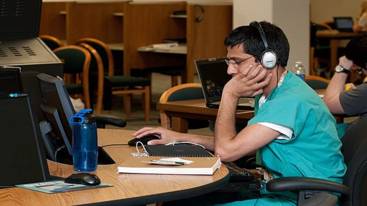 Candidates can check the MHT CET 2025 result for the PCB group through the official website at cetcell.mahacet.org. (Representational image: Wikimedia Commons)