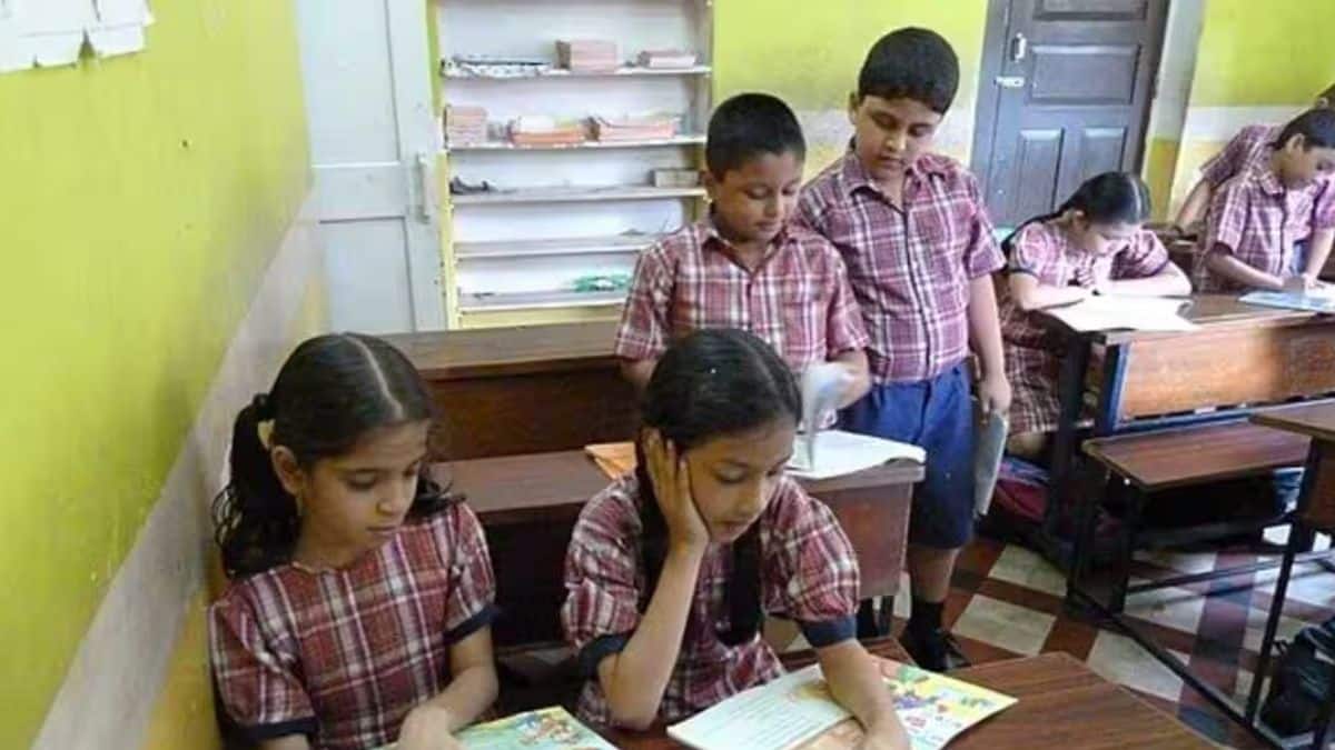 कक्षा निर्माण घोटाला कथित तौर पर पूर्ववर्ती आम आदमी पार्टी सरकार के दौरान हुआ था।  (इमेज-विकिमीडिया कॉमन्स)