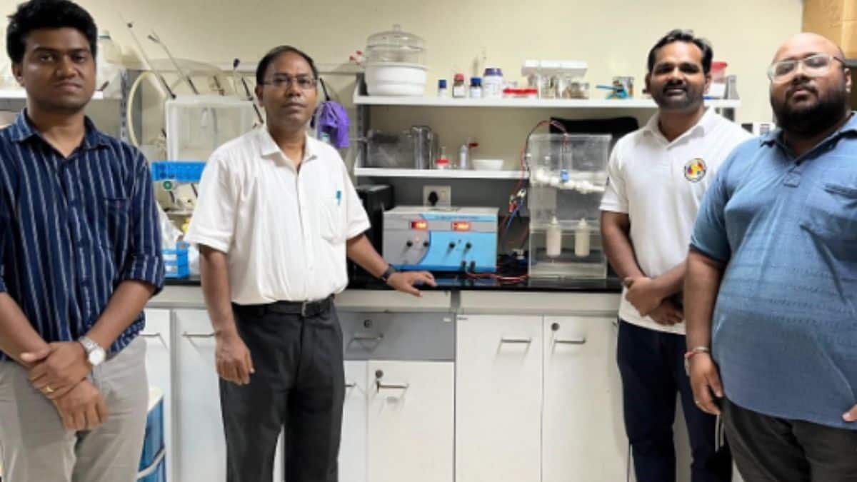 फ्लोराइड, एक खनिज जो आमतौर पर दंत चिकित्सा उत्पादों, कीटनाशकों, उर्वरकों और कुछ औद्योगिक प्रक्रियाओं में उपयोग किया जाता है।
