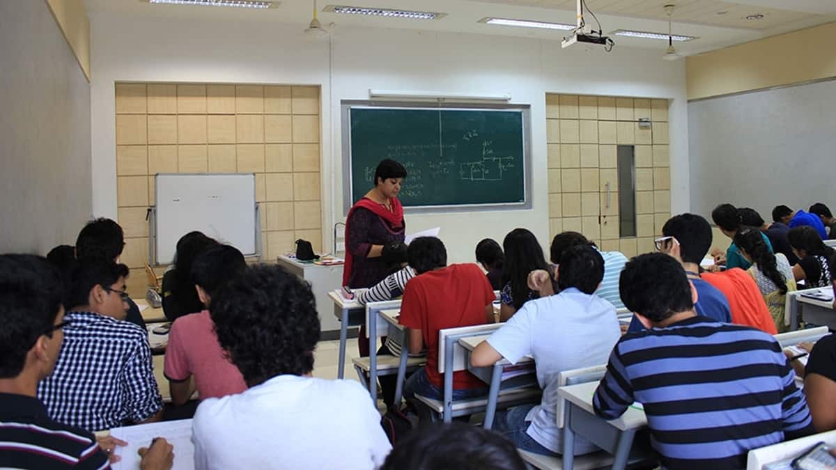 DJ Sanghvi MHT CET cut-off trends for BTech courses. (Image: Dwarkadas J Sanghvi College of Engineering)