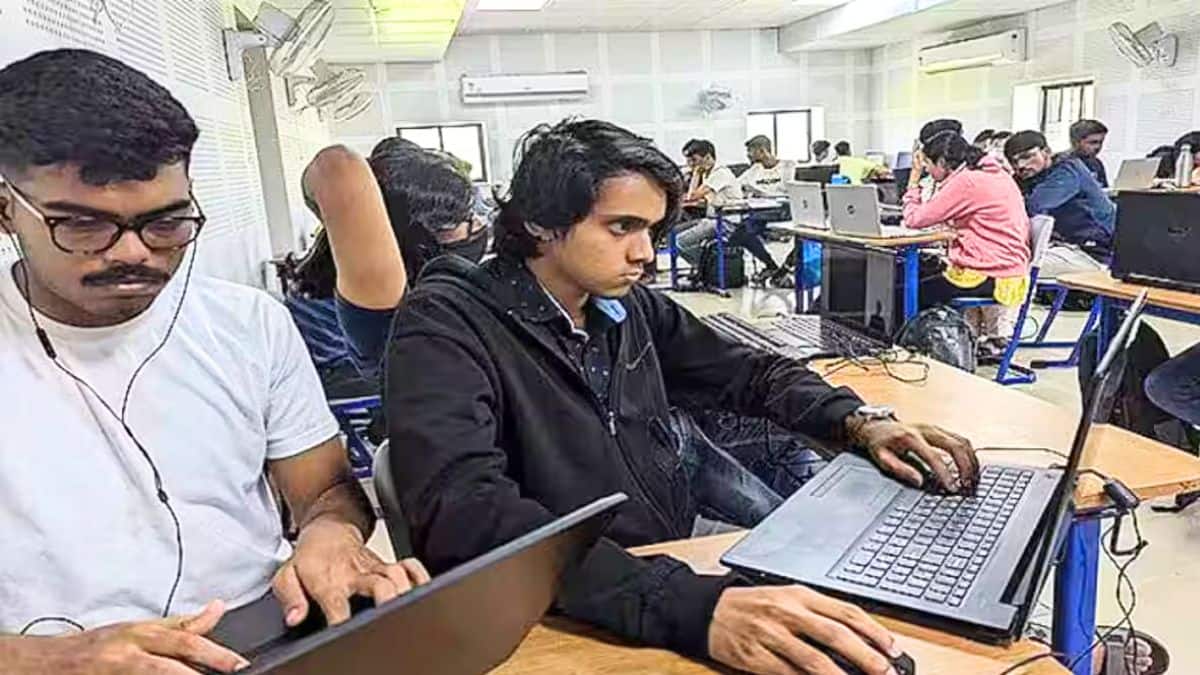 उम्मीदवार आधिकारिक वेबसाइट bank.sbi के माध्यम से एसबीआई सीबीओ भर्ती के लिए आवेदन कर सकते हैं। (प्रतीकात्मक-विकिमीडिया कॉमन्स)