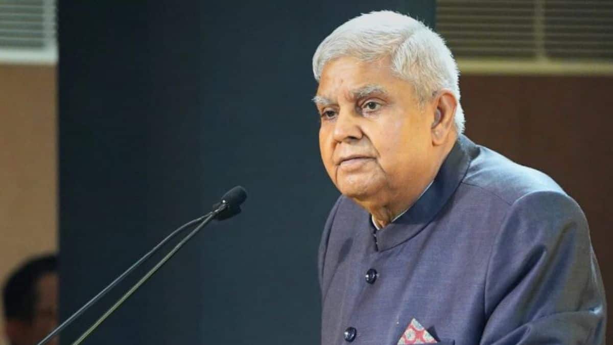 भारतीय विश्वविद्यालय संघ द्वारा एमिटी विश्वविद्यालय में आयोजित राष्ट्रीय सम्मेलन के उद्घाटन सत्र को धनखड़ ने संबोधित किया। (स्त्रोत-एक्स/@VPIndia)