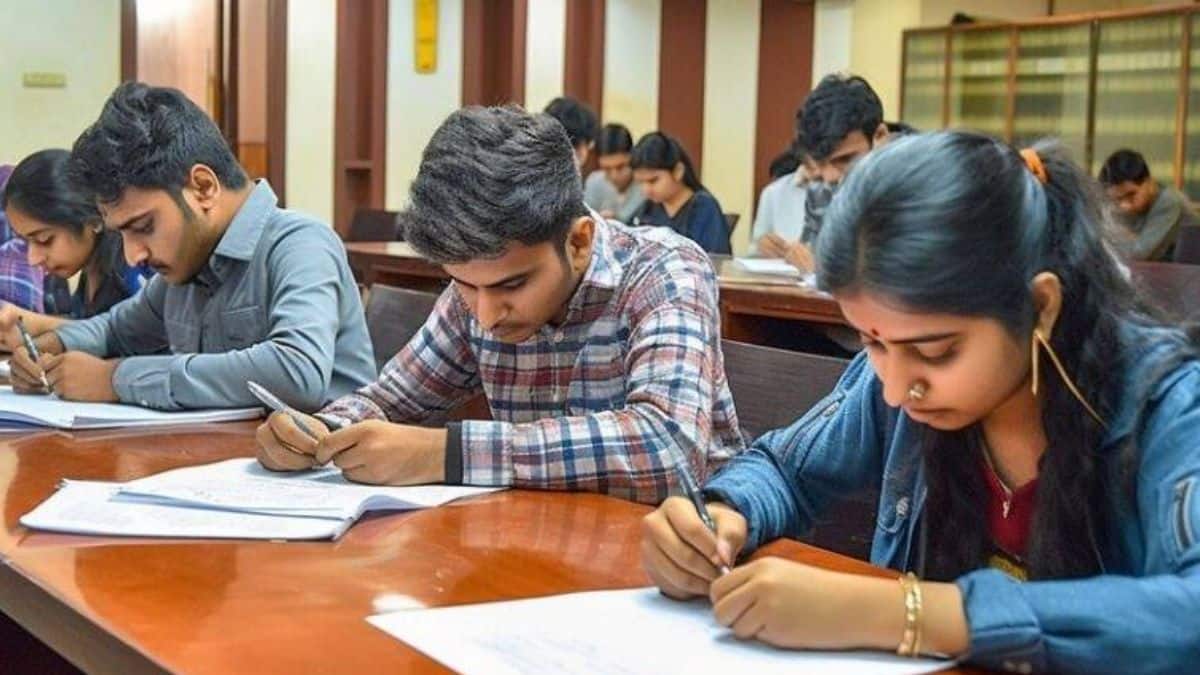 एसएससी एमटीएस, हवलदार भर्ती के लिए आवेदन शुल्क 100 रुपये है।  (प्रतीकात्मक-फ्रीपिक)