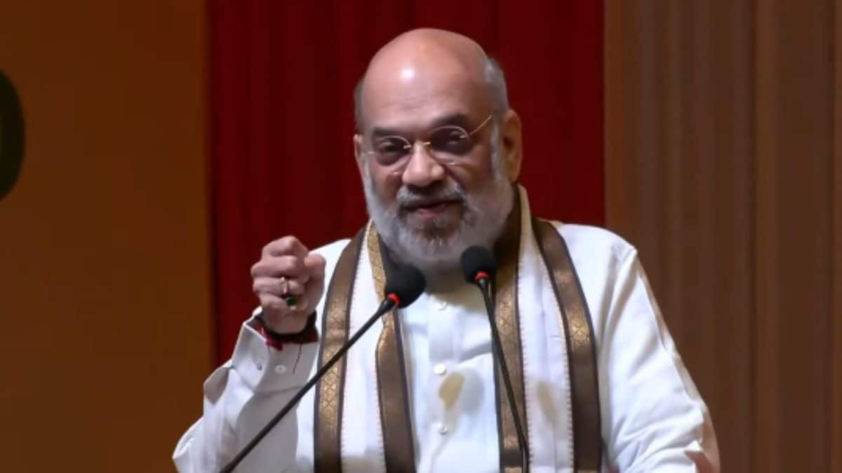 केंद्र सरकार के आधिकारिक भाषा विभाग के स्वर्ण जयंती समारोह को गृह मंत्री अमित शाह ने संबोधित किया। (स्त्रोत-एक्स/@AmitShah)