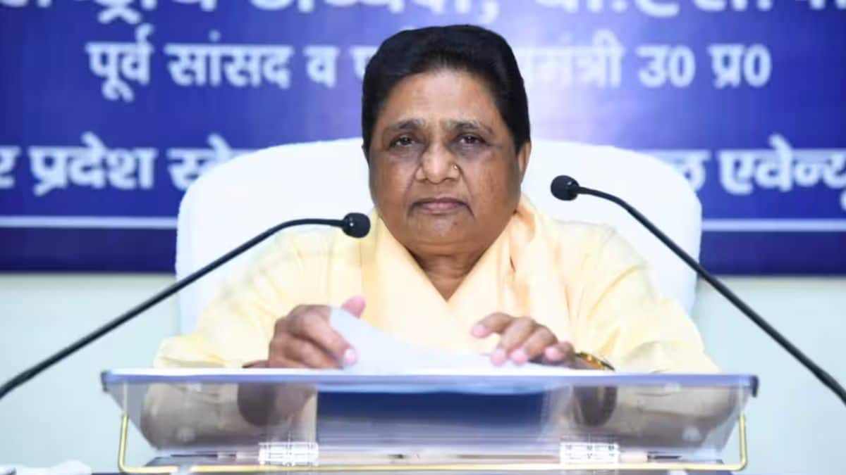 बहुजन समाज पार्टी प्रमुख मायावती ने कहा कि करीब 3500 दलित छात्रों की शिक्षा खतरे में है। (इमेज-एक्स/@Mayawati)
