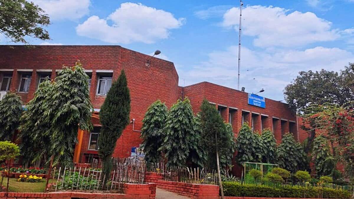 The government repaired 2,500 flats for the EWS and allocated a budget of Rs 700 crore to the Delhi Urban Shelter Improvement Board (DUSIB). (Image source: Wikimedia Commons)