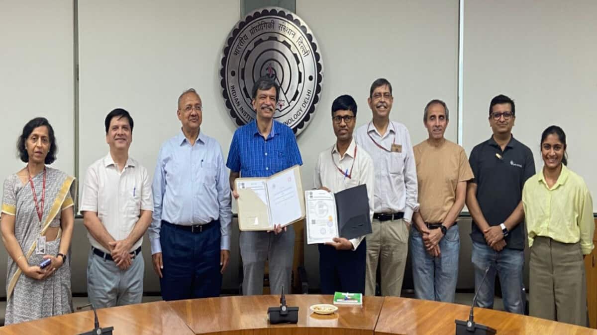 The agreement was signed by AIIMS Delhi director M Srinivas and IIT Delhi director Rangan Banerjee. (Image: Official press release/ IIT Delhi)