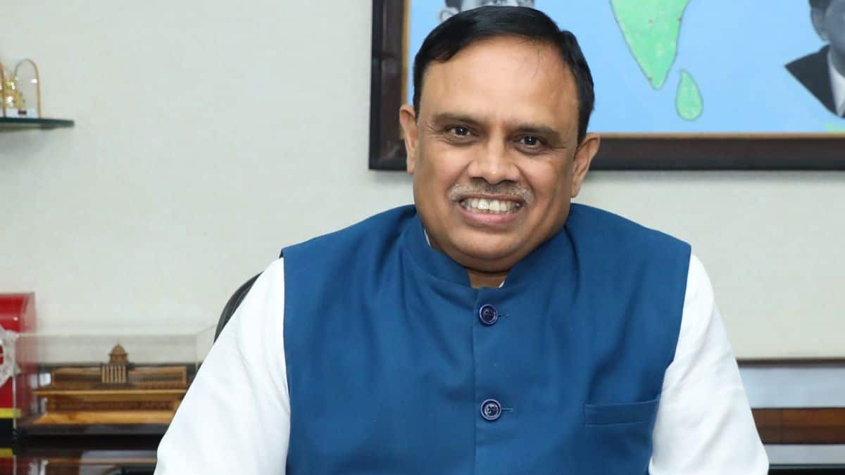 एआईसीटीई के अध्यक्ष टीजी सीताराम संसद की परामर्शदात्री समिति की एक बैठक में शामिल होने इंदौर आए थे।। (स्त्रोत-आधिकारिक वेबसाइट)