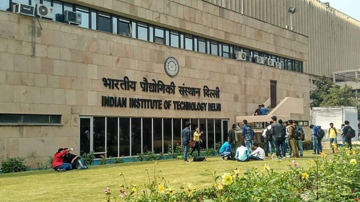 For admission to BTech in Design at IIT Delhi, students must qualify UCEED and have a valid JEE Advanced 2025 score. (Image source: Wikimedia Commons)