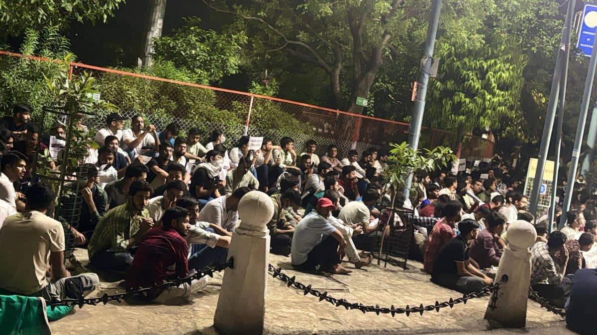 अभ्यर्थियों ने मुख्यमंत्री भजनलाल शर्मा को पत्र लिखकर परीक्षा तिथि स्थगित करने की मांग की है। (इमेज-एक्स/@nirmal_pareek93)