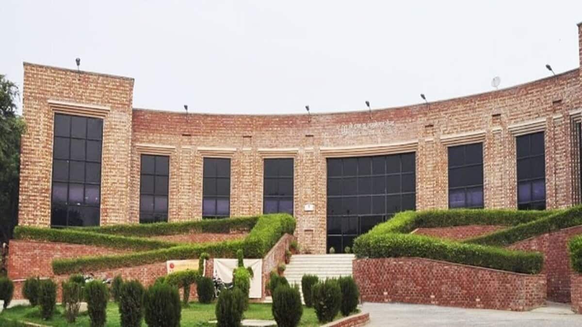 JNUTA flagged admission timeline issues and criticised the use of NET percentiles, saying it distorts PhD merit lists. (Image: Official Website)